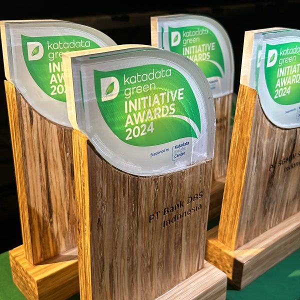 Upcycled placard / Plakat Rama lingkungan - KATADATA (customized)